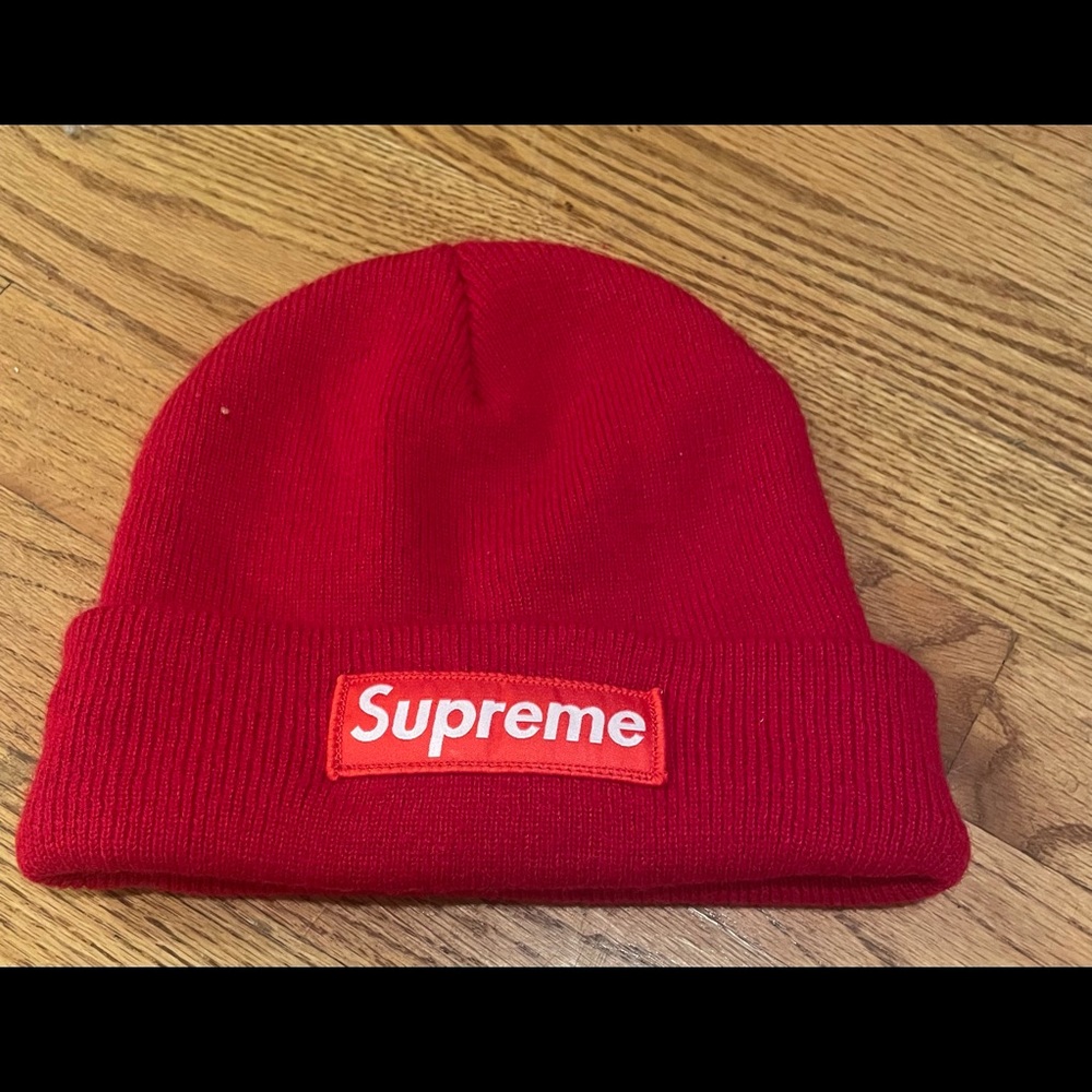 Supreme Beanie in red